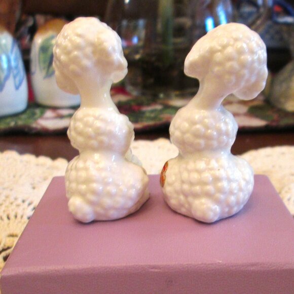 Vtg salt & pepper bone china very white poodle shakers Japan - Picture 4 of 6